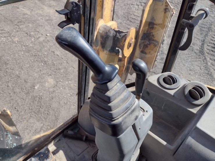 caterpillar-420d-image-14