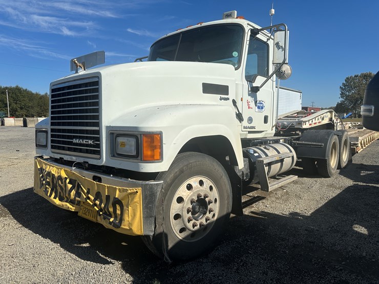 #32746-•-2014-mack-chu-t/a-daycab-truck-tractor-vin:-1m2an07y4em016702-image-78