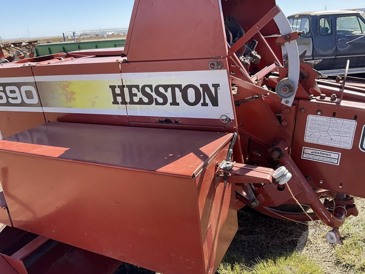 2001-hesston-4590-image-7