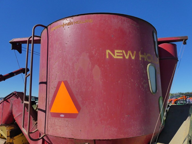 new-holland-354-image-8