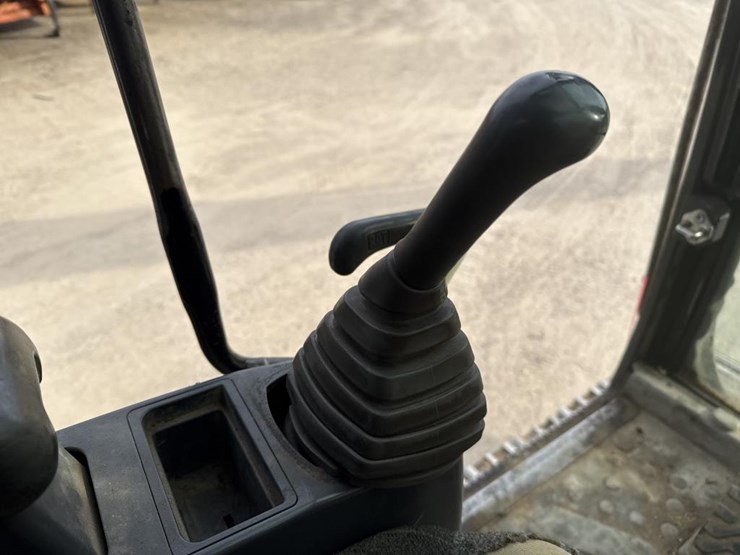 2004-caterpillar-325cl-image-45