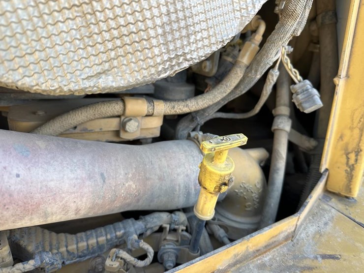 2012-caterpillar-d6t-image-26