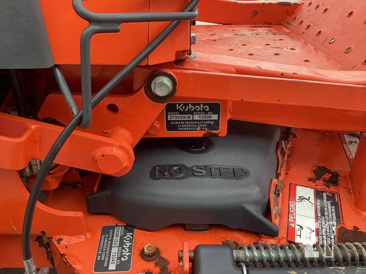 2019-kubota-z724x-image-13