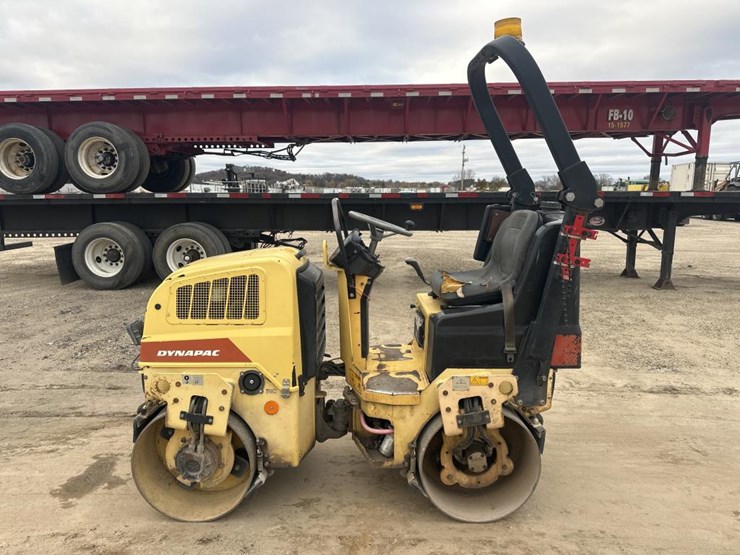2009-dynapac-cc900-image-2