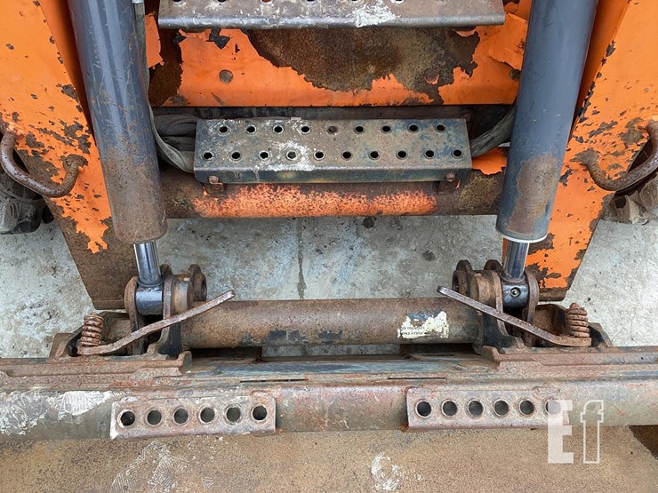 2005-bobcat-s220-image-10