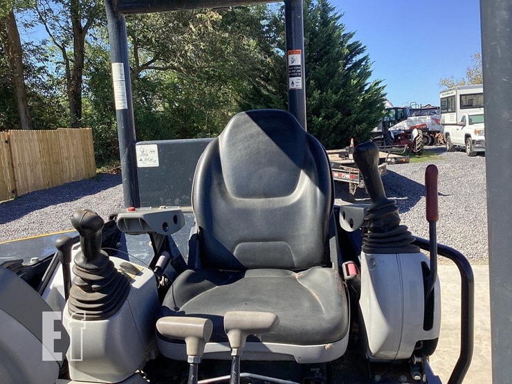 2020-deere-35g-image-15