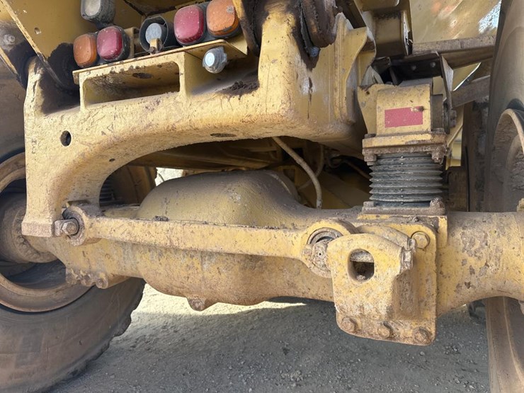 2010-caterpillar-740-image-51