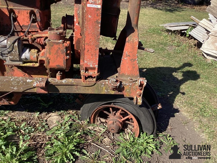 farmall-2wd-tractor-image-9
