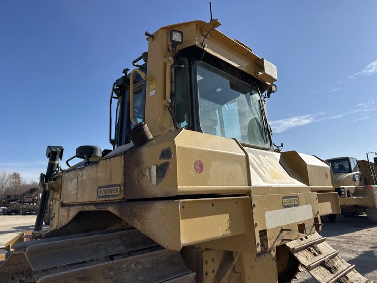 2012-caterpillar-d6t-image-20