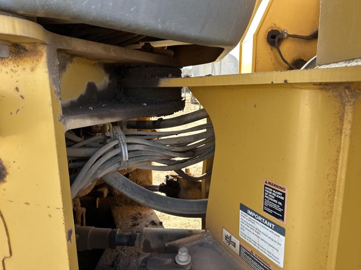 2006-deere-744j-image-23