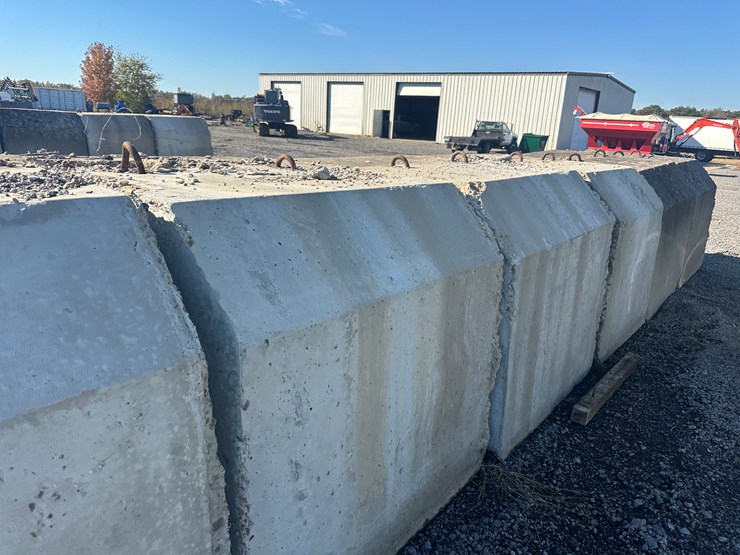 #32725-•-lot-of-(13)-~57"x80"-concrete-culvert-sections-image-26