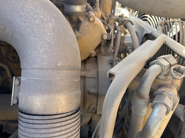 2010-caterpillar-740-image-44