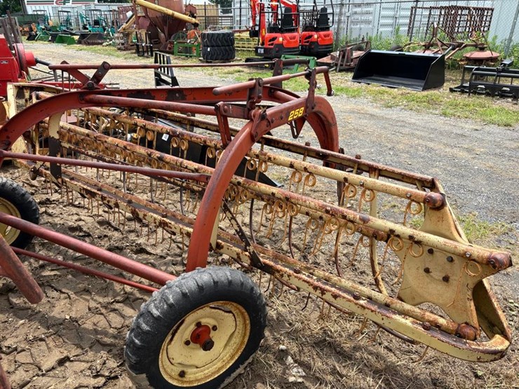 new-holland-258-image-5