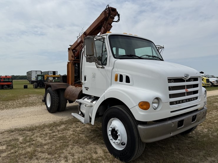 #2898-•-2005-sterling-debris-truck-image-4