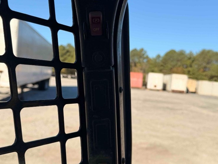 2022-bobcat-t770-image-19