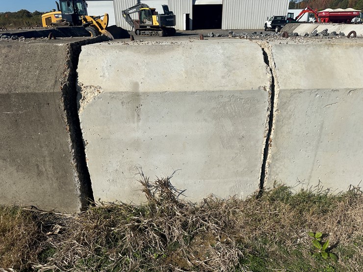 #32727-•-lot-of-(13)-~57"x80"-concrete-culvert-sectionss-image-14