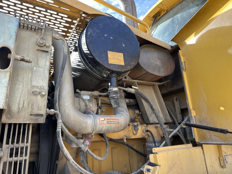 2002-deere-744h-image-26