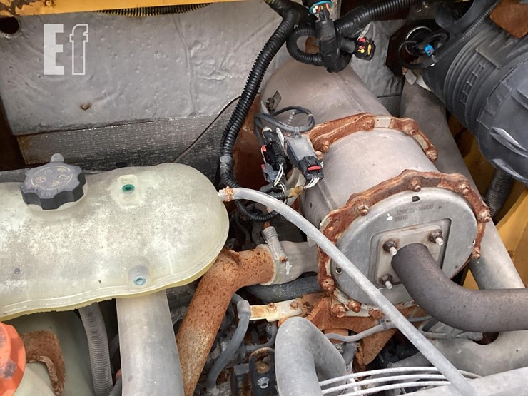 2019-deere-318g-image-12