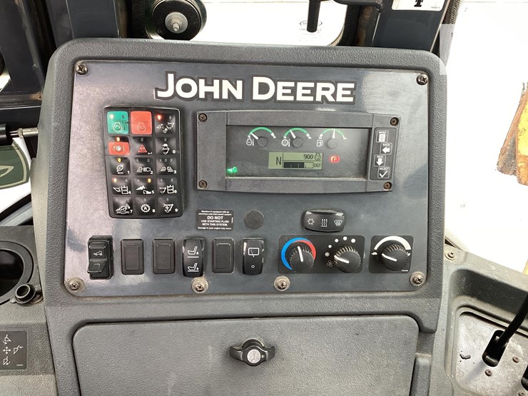 2019-deere-410l-image-18