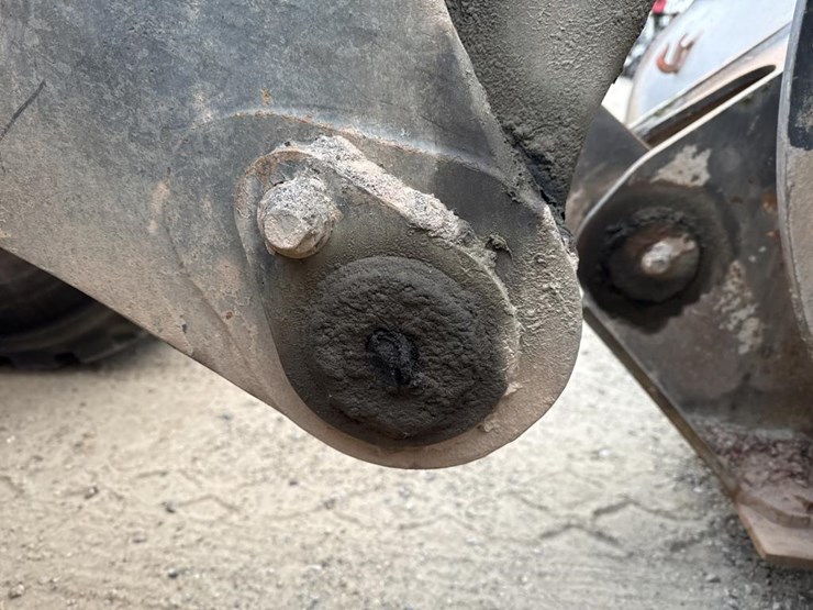 #1911-•-2004-volvo-220e-loader-image-13