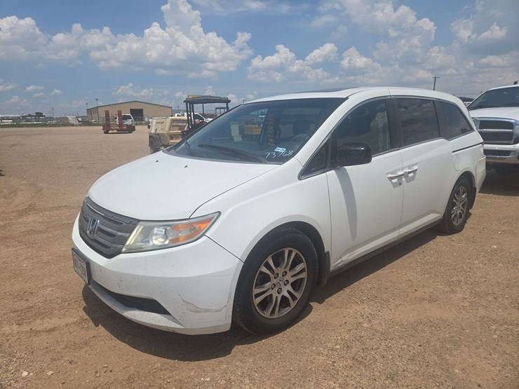 2013-honda-odyssey-image-1