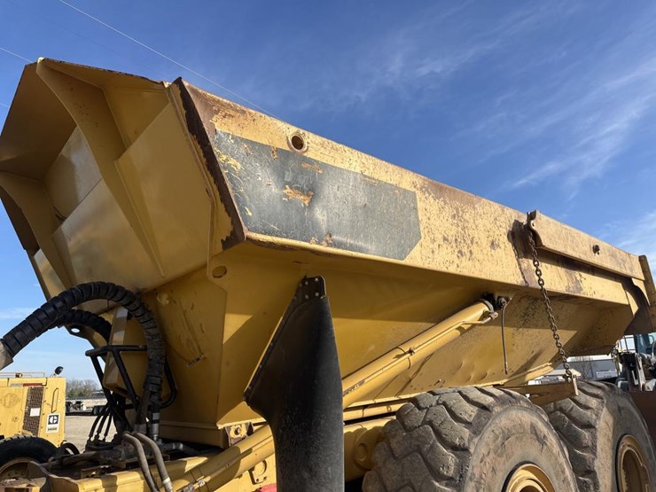2010-caterpillar-740-image-25