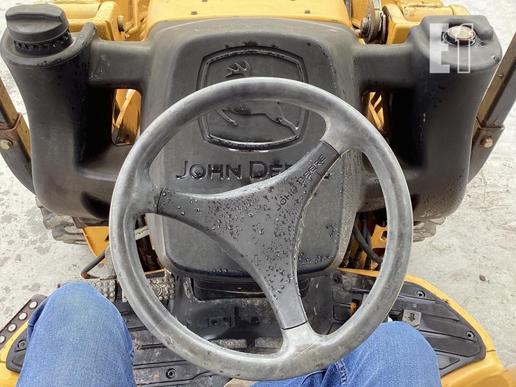 2011-deere-110-image-15
