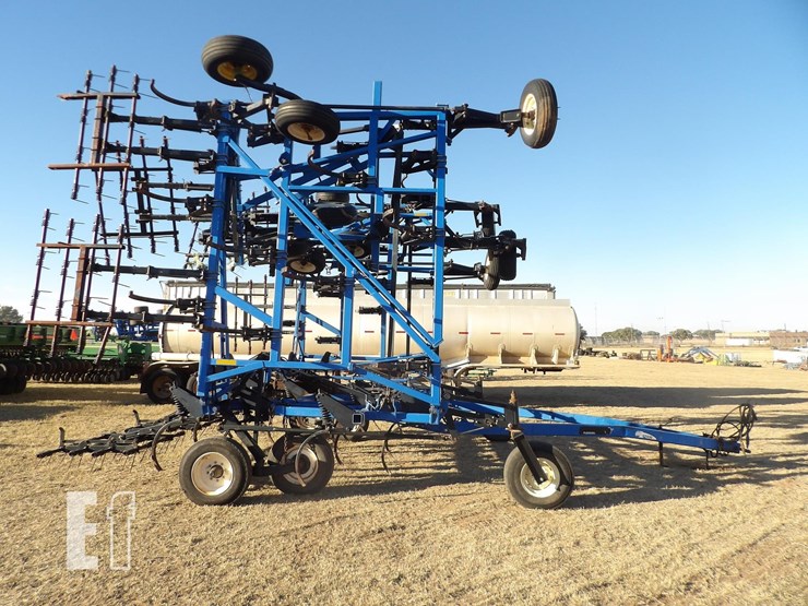 new-holland-st830-image-2