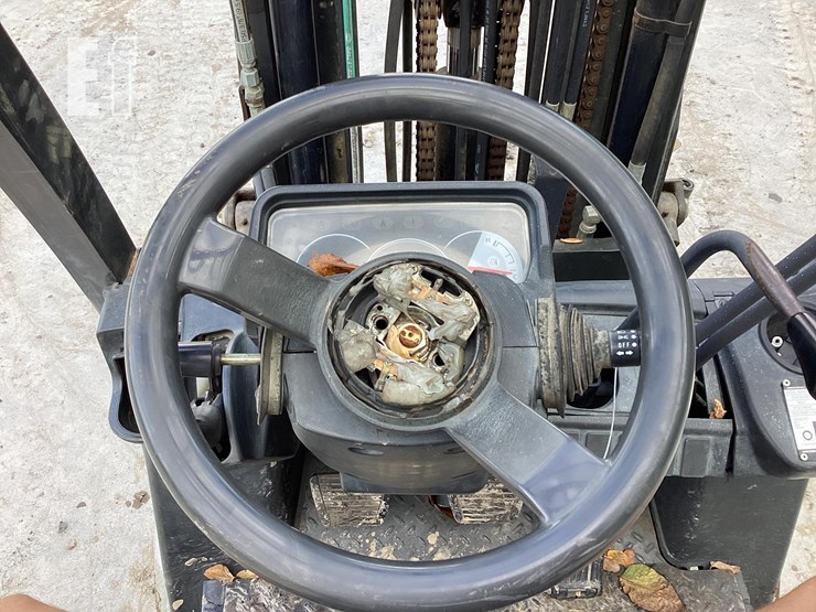 2010-nissan-mcpl02a25lv-image-12