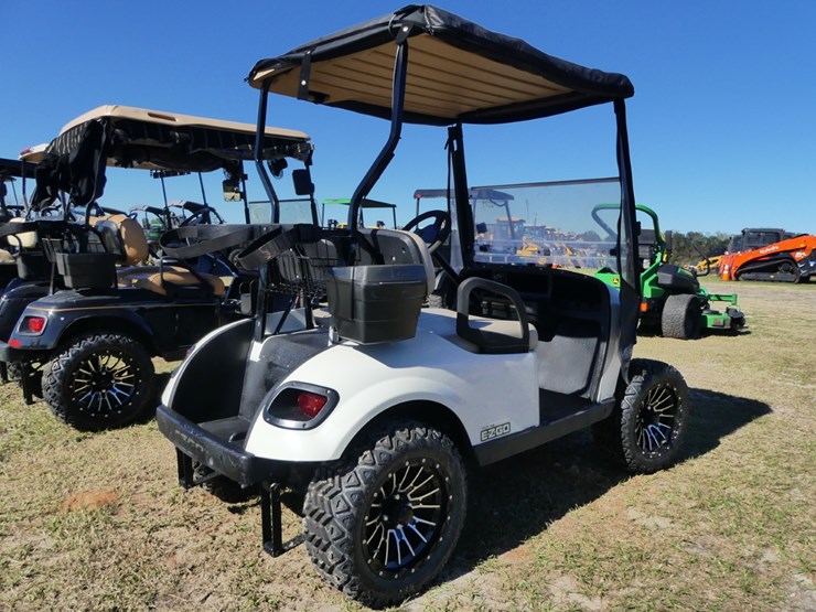 ez-go-electric-golf-cart-image-3