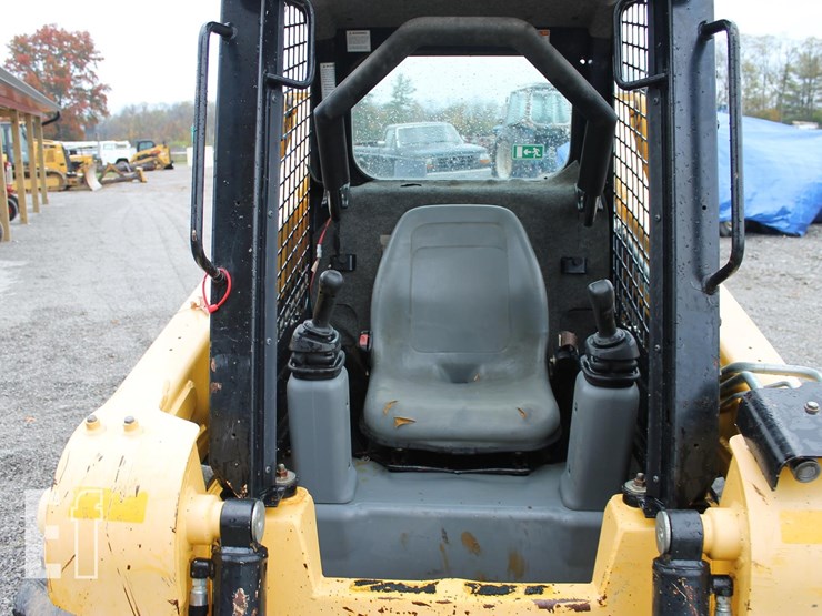 2019-gehl-r165-image-13