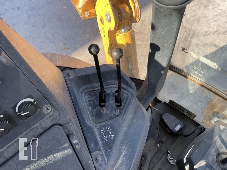 2019-deere-410l-image-15