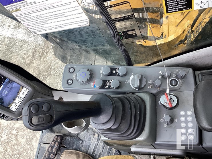 2019-deere-245g-lc-image-14