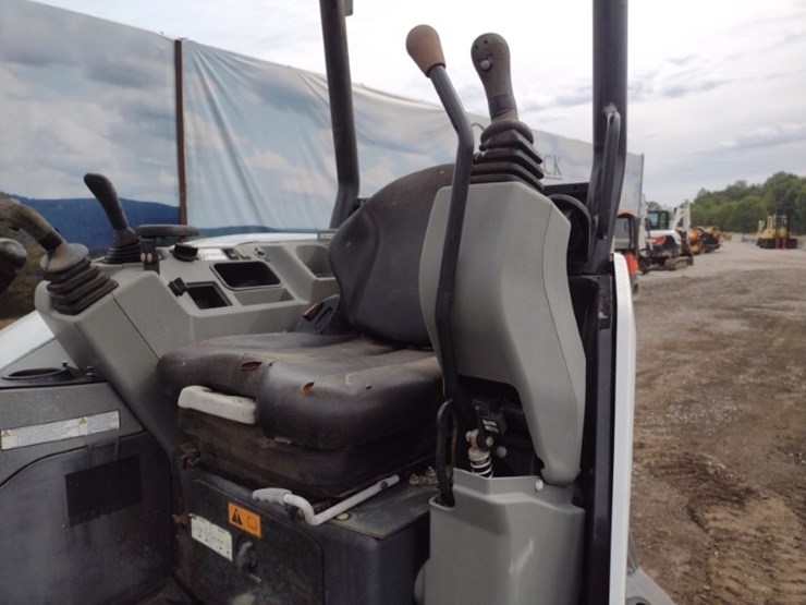 bobcat-e32-image-13