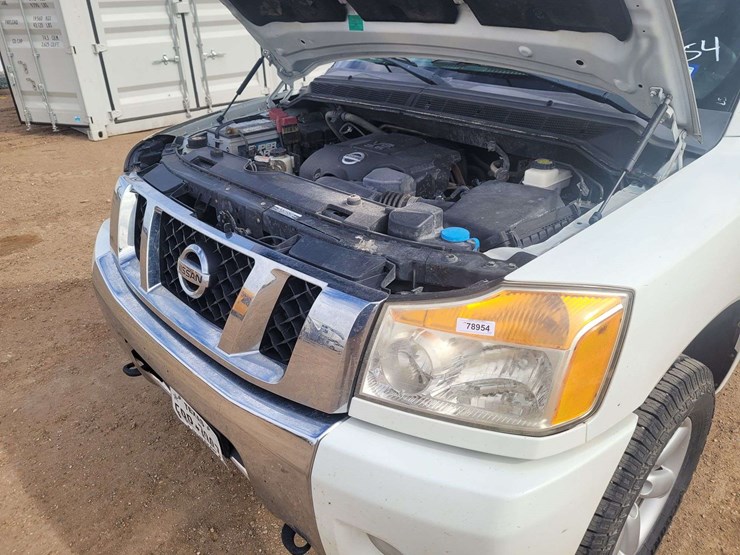 2013-nissan-titan-image-16