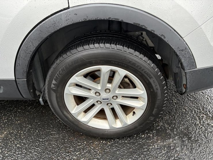 2016-ford-explorer-image-5