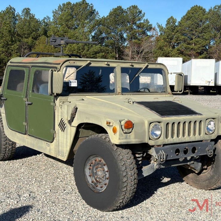 A.M. GENERAL 1 1/4 TON HUMMER