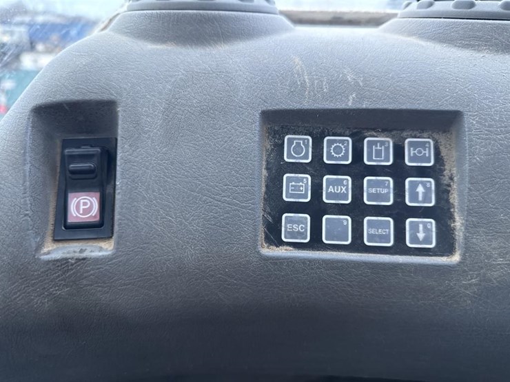 #1911-•-2004-volvo-220e-loader-image-54