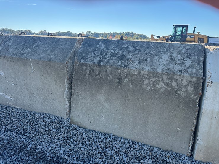 #32726-•-lot-of-(13)-~57"x80"-concrete-culvert-sections-image-14