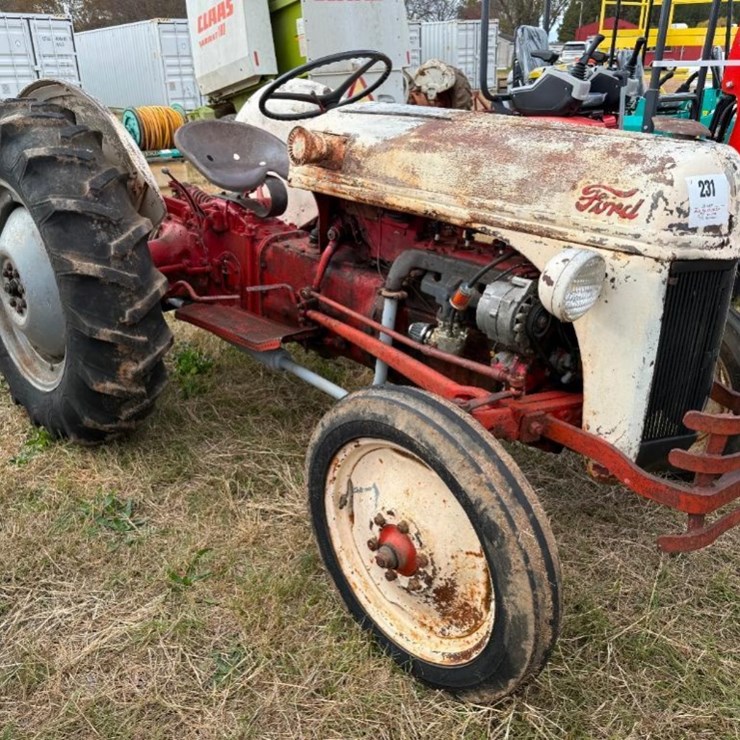 1948 FORD TRACTOR