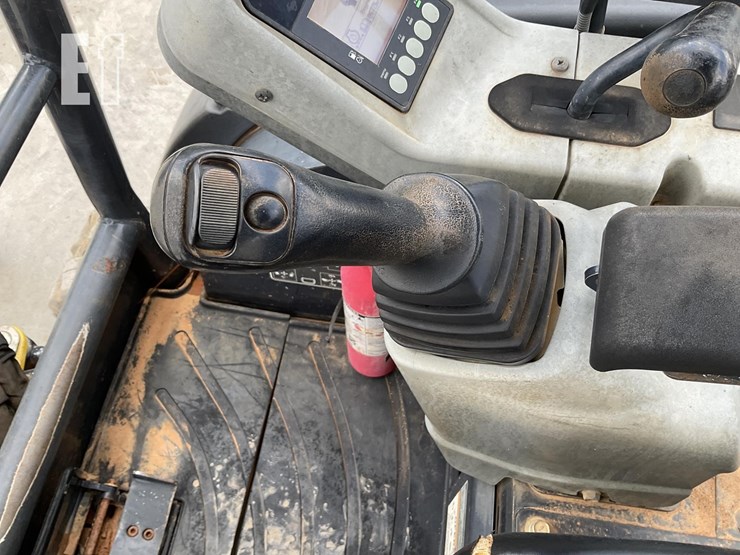 2020-yanmar-vio35-6a-image-17