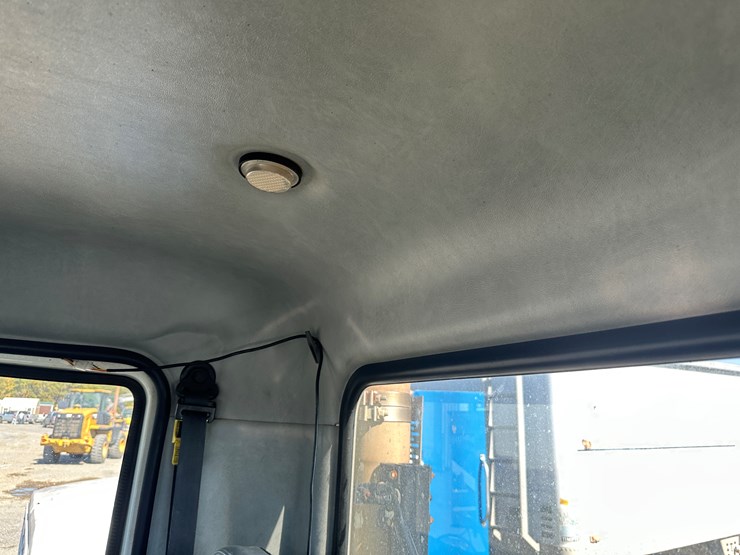 #32746-•-2014-mack-chu-t/a-daycab-truck-tractor-vin:-1m2an07y4em016702-image-73