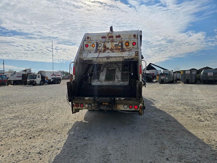 2001-mack-le613-image-20