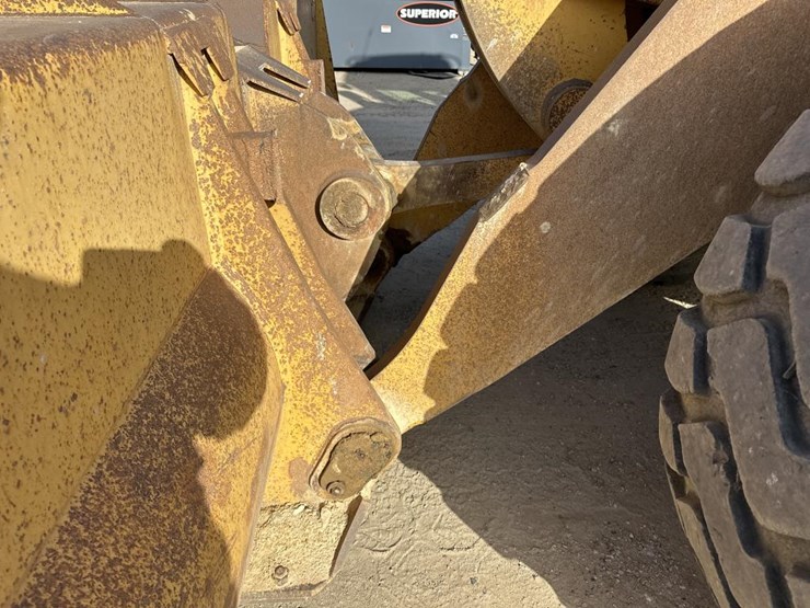 2002-deere-744h-image-11