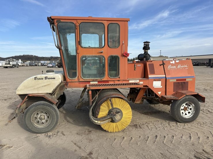 #1905-•-broce-sweeper-image-2