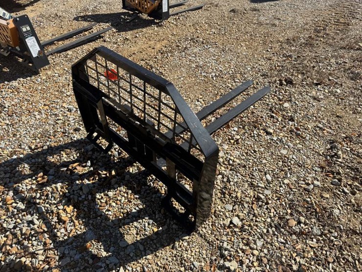 #4697-•-new-pallet-forks-image-2