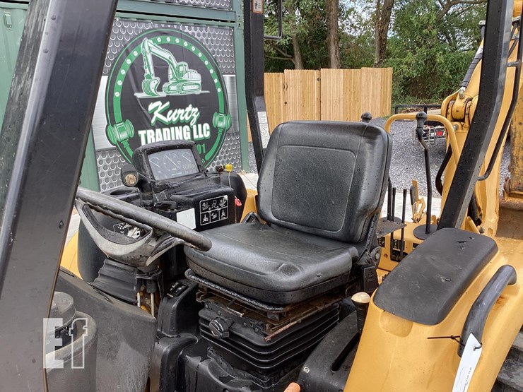 2011-deere-110-image-14