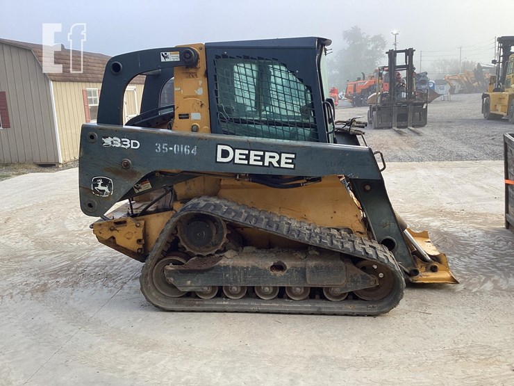 2010-deere-333d-image-5