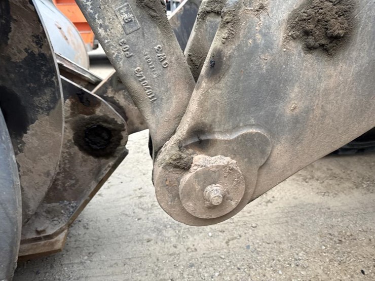 #1911-•-2004-volvo-220e-loader-image-17