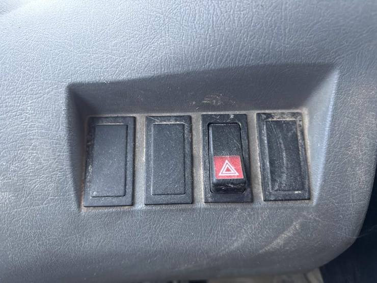 #1911-•-2004-volvo-220e-loader-image-55